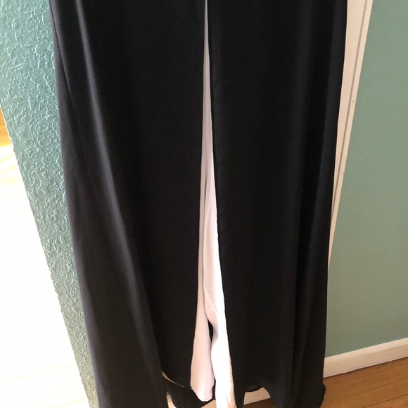 Beautiful jumpsuit, elegant….. size M- L ……..excellent condition….like new. - Picture 4 of 15